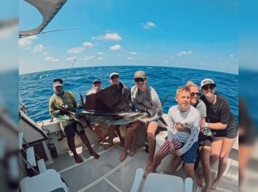 Cape Escape 41ft - A/C & Lunch All Included