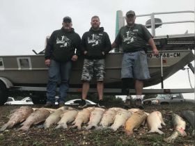All-Out Bowfishing Fishing Trips
