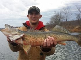 Bull Shoals walleye fishing 