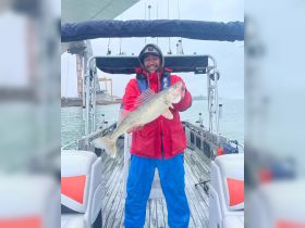 Detroit River spring walleye jigging 