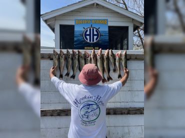 Hook'in Hogs Fishing Charter RANGR Cleveland