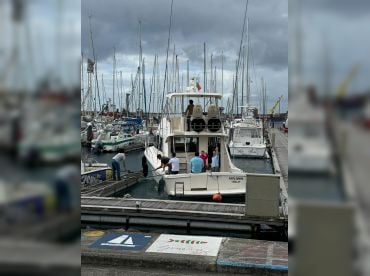 Azores Fishing Charter–Riviera 39 (41'/12,4m) thumbnail