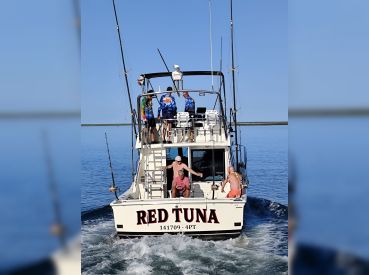 Red Hunter Fishing Charters - Hatteras 38