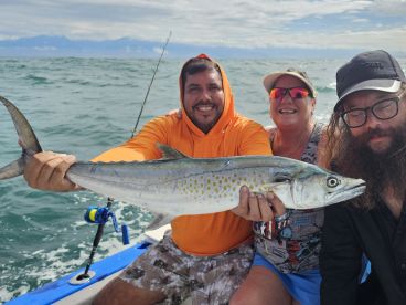 The Oceanic corrient pus inshore a lot o