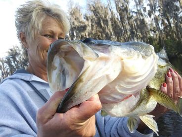Florida bass charter trip 9.8 lbs