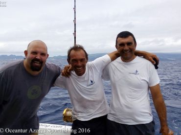 Tom & Oceantur crew on