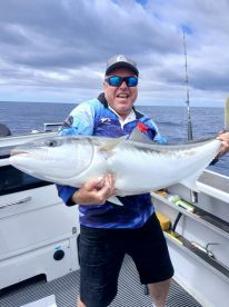 Big Kingfish comes to the boat!