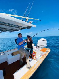 Man catch a snapper, man are happiness?