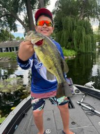 Daddy and son fishing