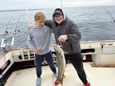 Amazing Fishing And Crew 