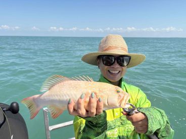 Asian woman caught fish! 