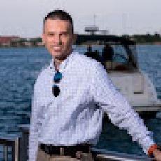 Alex R.